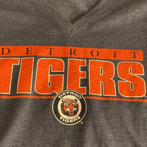 Nike Women's SlimFit Detroit Tigers Shirt size Medium - Picture 8 of 8
